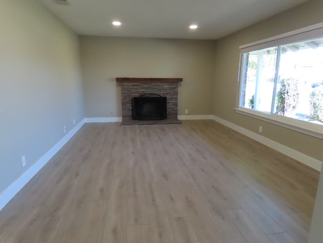 Building Photo - 11852 Crystal Ave