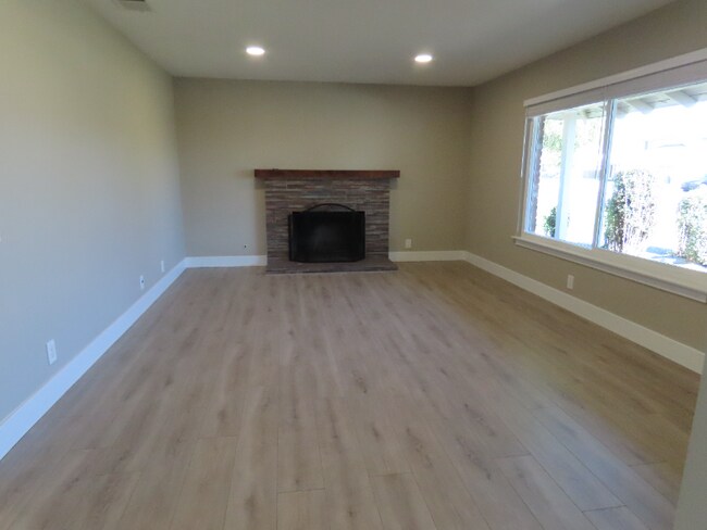 Foto del edificio - 11852 Crystal Ave