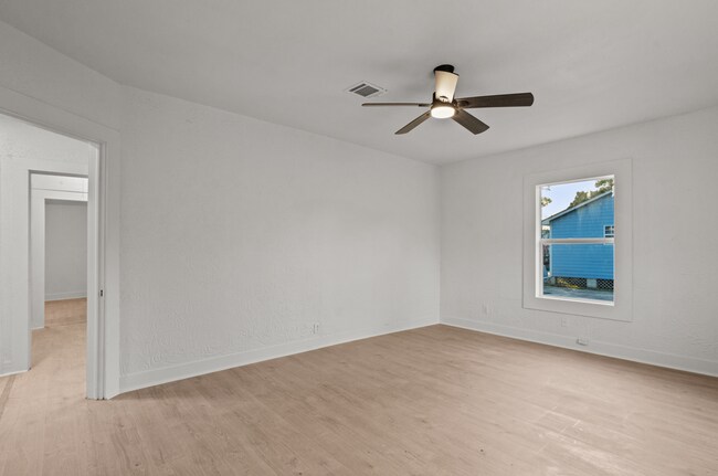Foto del edificio - 3 bedroom on large lot