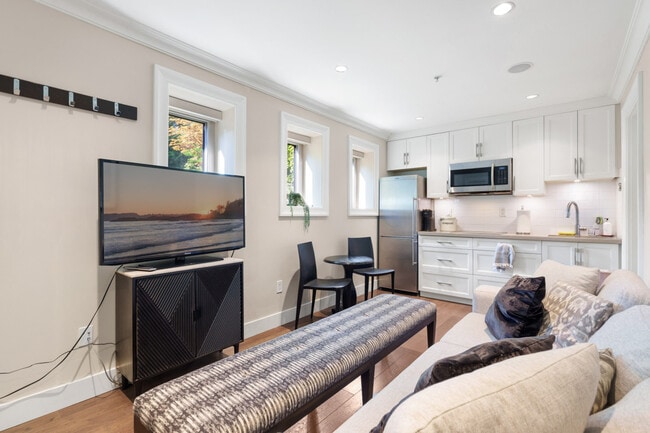 Photo du bâtiment - 2455 W 7th Ave