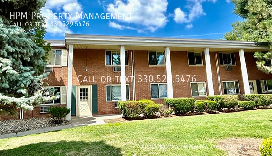 Foto principal - 20604 Lorain Rd