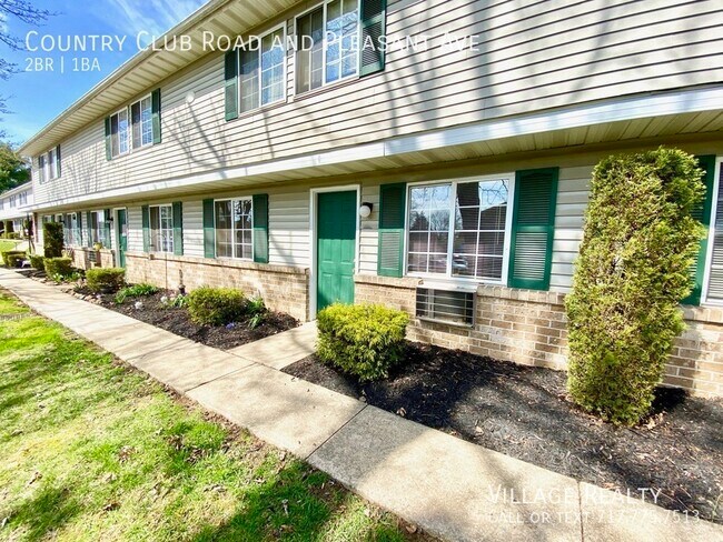 Building Photo - Few Steps! Newly-remodeled! Roomy 2-bed ap...
