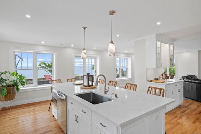 Building Photo - 18 Bel Aire Manor