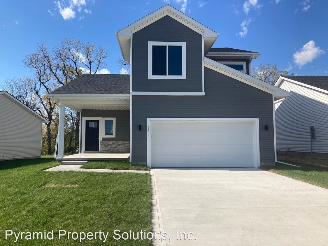 3 br, 2.5 bath House 5200 155 St House Rental in Urbandale, IA