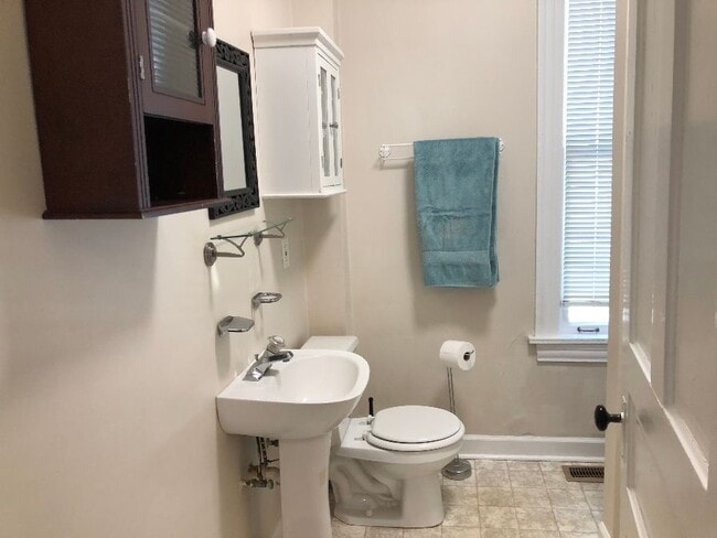 Building Photo - 910 Gaffield Pl