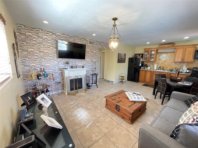 Building Photo - 1755 Venice Ln