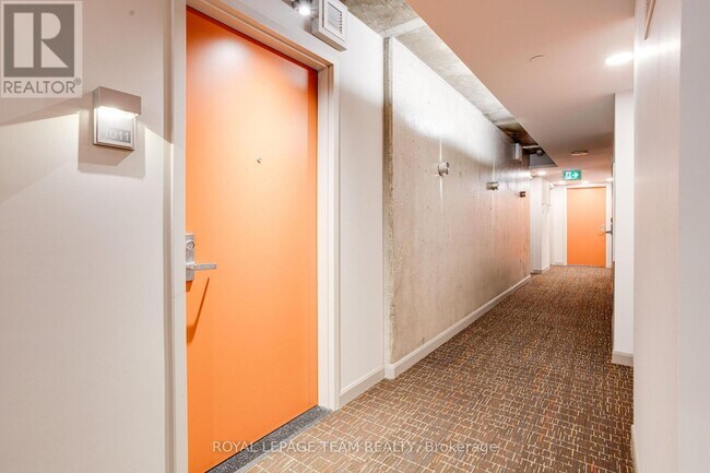 Building Photo - 105 Champagne Ave S