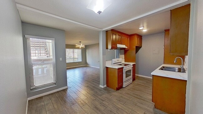 Photo - 1040 W MacArthur Blvd. House