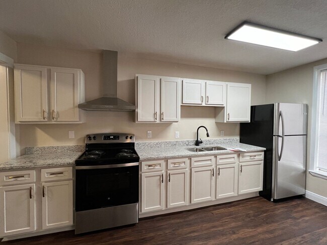 Building Photo - Cute 2 Bedroom Apartment