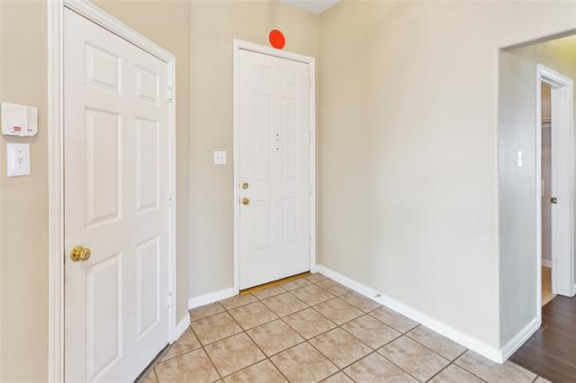 Building Photo - 1221 Silverwood Dr