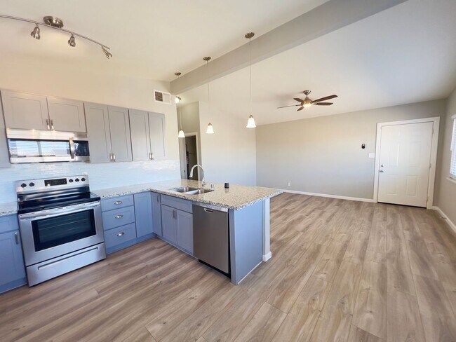 Foto del edificio - 4 bedrooms, 2 bathrooms home located in Henderson