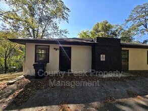 Building Photo - 10 Fountain Cir