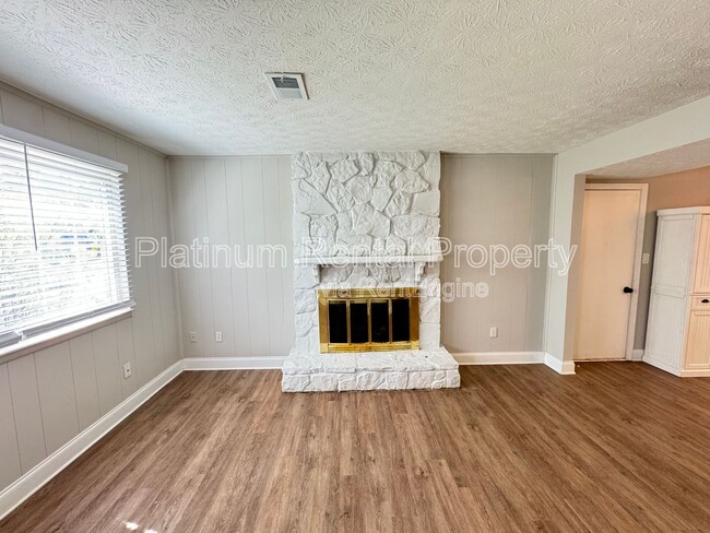 Building Photo - 10550 Worthington Hills Manor