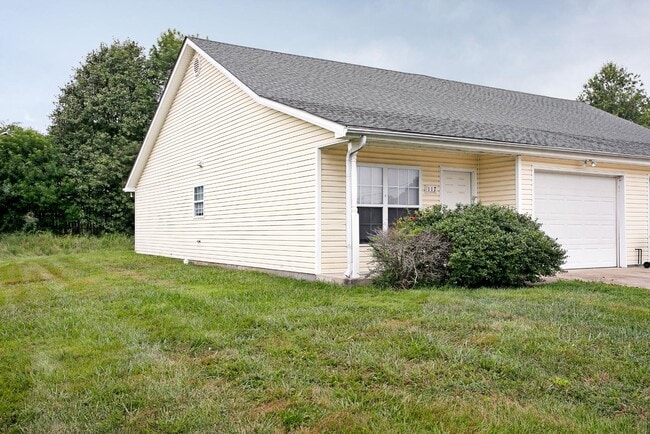Building Photo - 117 Clover Ct