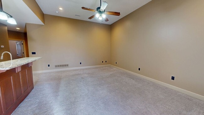 Building Photo - Townhome in Savannah schools!