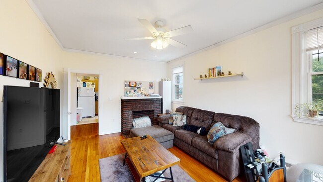 Foto del edificio - 23 Glenville Ave