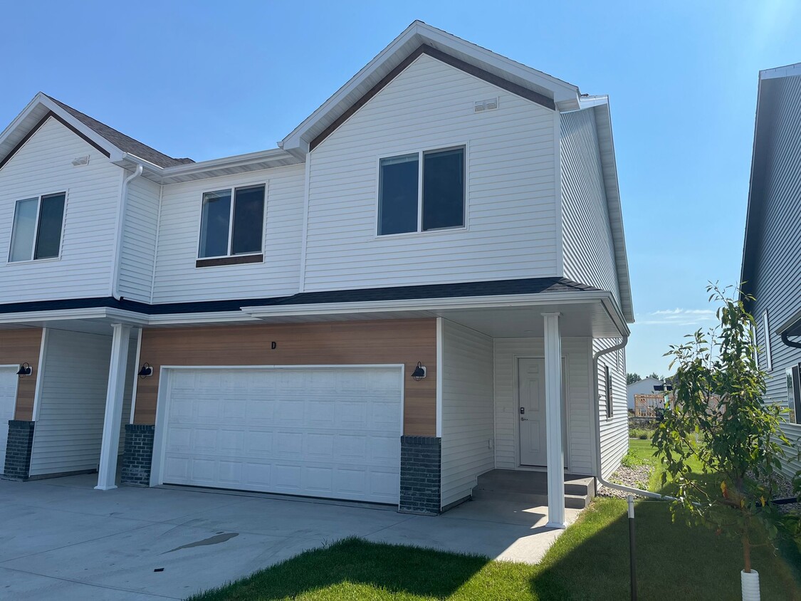 Foto principal - The Wilds Townhomes