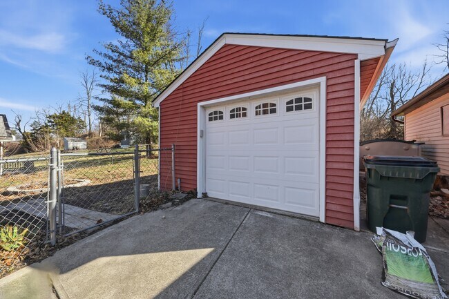 Building Photo - 1246 Thurnridge Dr