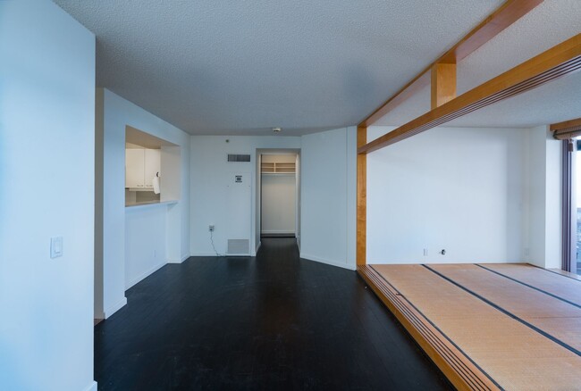 Building Photo - Beautiful Ocean View! 1 bedroom Condo with...