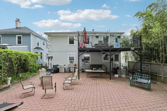 Foto del edificio - 583 Bellevue Ave N