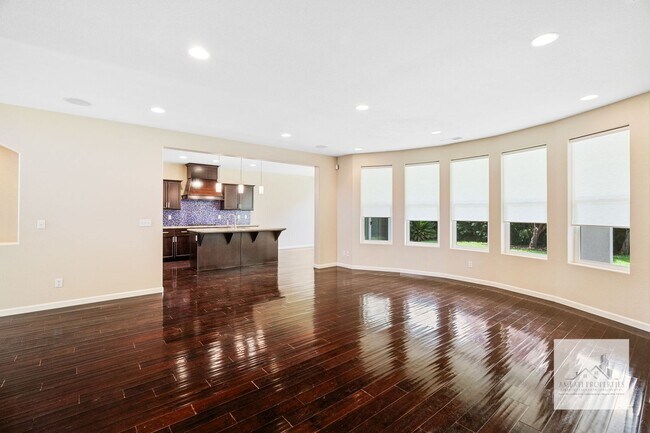 Foto del edificio - Beautiful 4 Bedroom 3 Bath Home with Solar in Northeast Fresno!