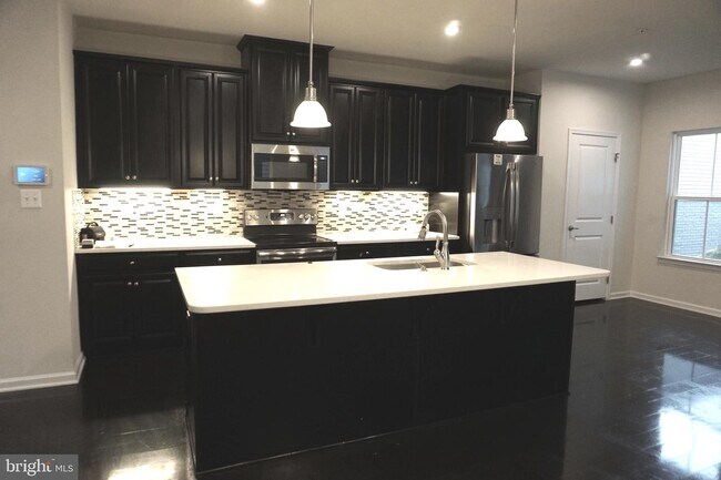 Building Photo - 22222 Broadway Ave