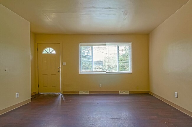 Building Photo - 838-838 Springdale St
