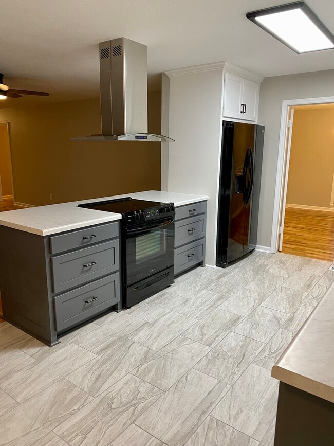 Building Photo - 302 Cherokee Dr