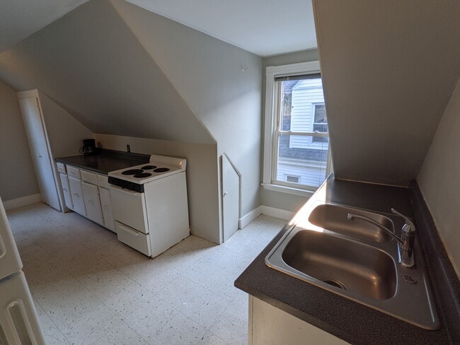 Building Photo - 56 Rackleff St
