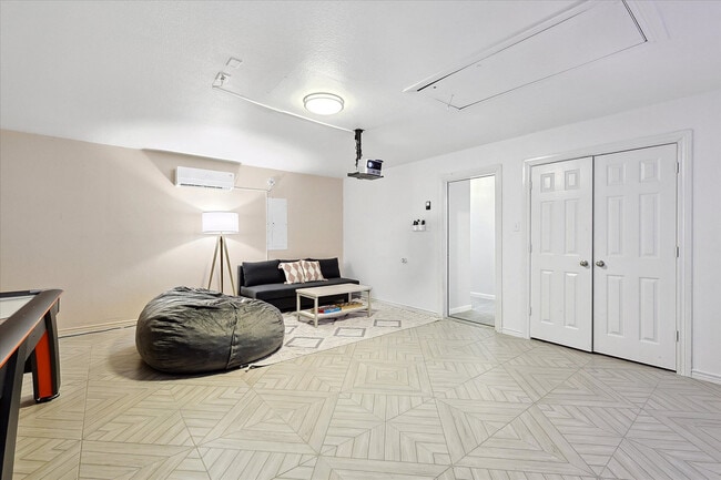 Foto del edificio - 111 Creekview Dr W