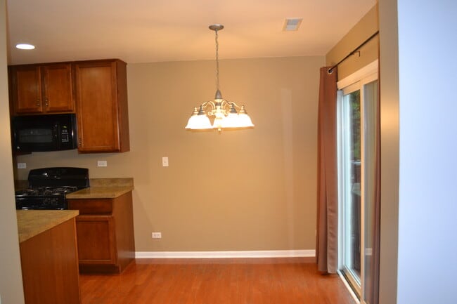 Building Photo - 406 Valentine Way