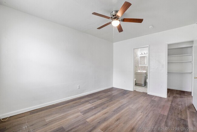 Foto del edificio - 515 NE 150th St