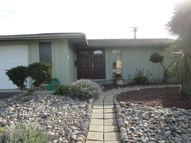 Building Photo - North East Corner Lot Home