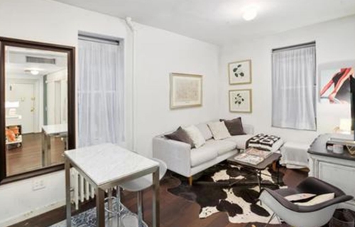 Primary Photo - 224 W 10th St