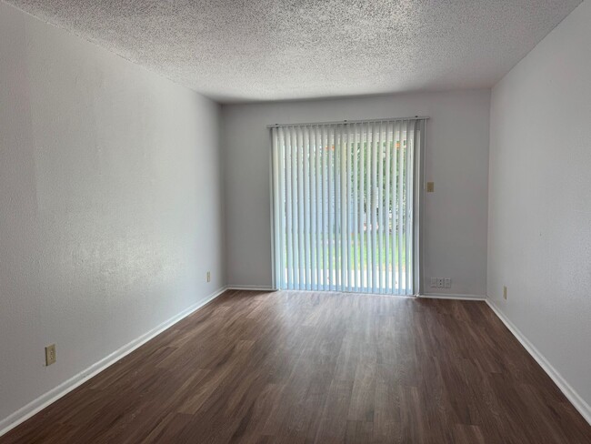 Building Photo - 132 Meadow Way