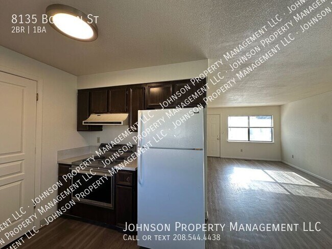 Foto del edificio - 8135 Bobran St