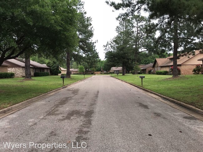 Foto del edificio - 2106 Oak Hollow St