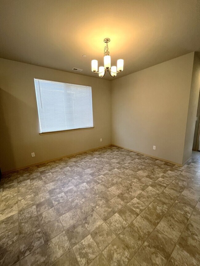 Building Photo - Beautiful Home Close to Manette, The YMCA,...