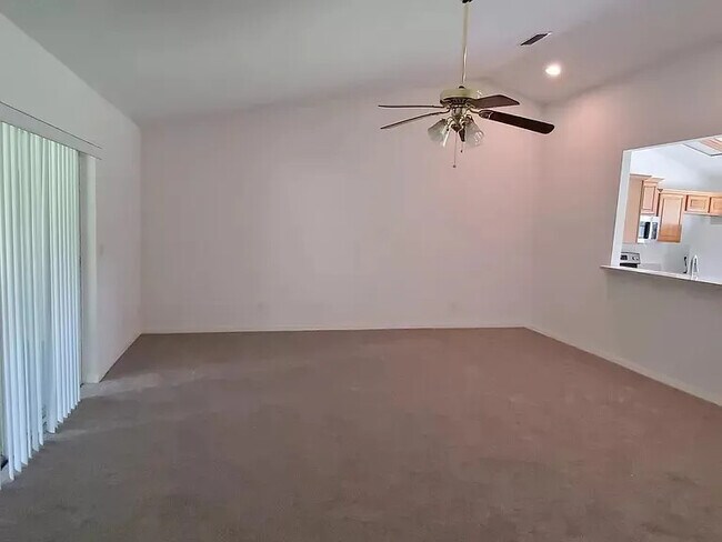 Building Photo - 612 Oakwood Pl