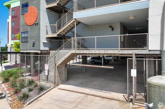 Entrada - Buzz Lofts
