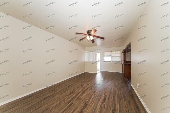 Building Photo - 114 Larry Ave