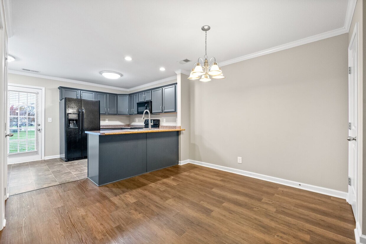 Foto principal - Updated Townhome near Tennova Hospital