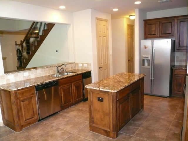 Building Photo - 910 Redbird Ln