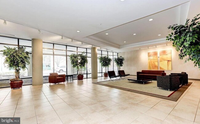 Foto del edificio - 8045 Newell St