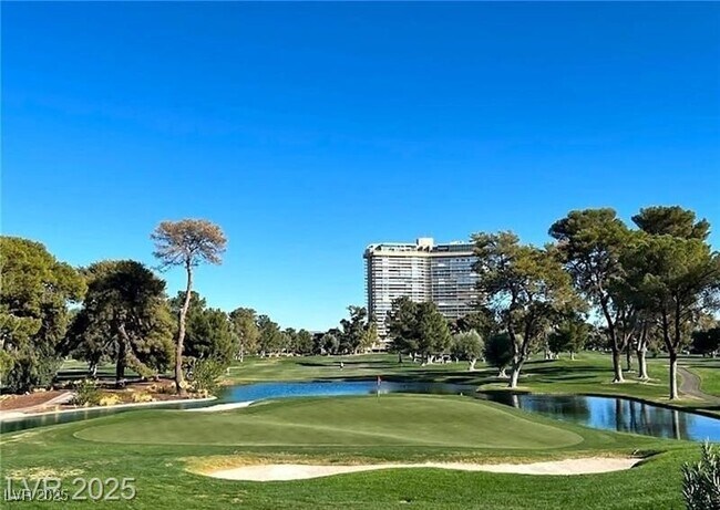 Foto del edificio - 3045 Pinehurst Dr