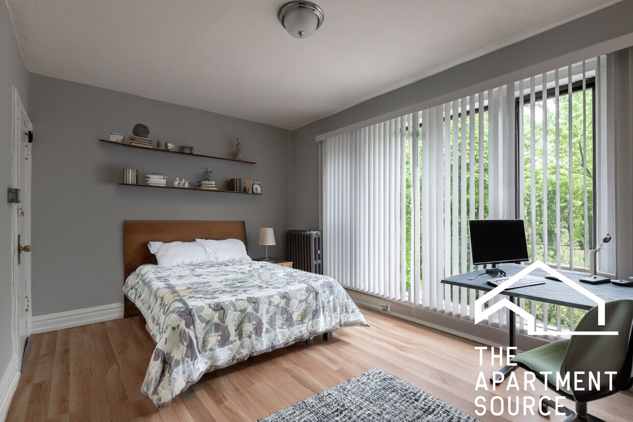Foto principal - 5451 S Cornell Ave