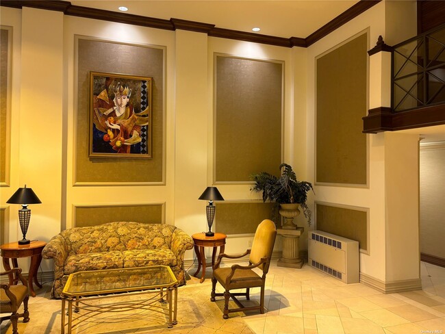Building Photo - 2 Bay Club Dr