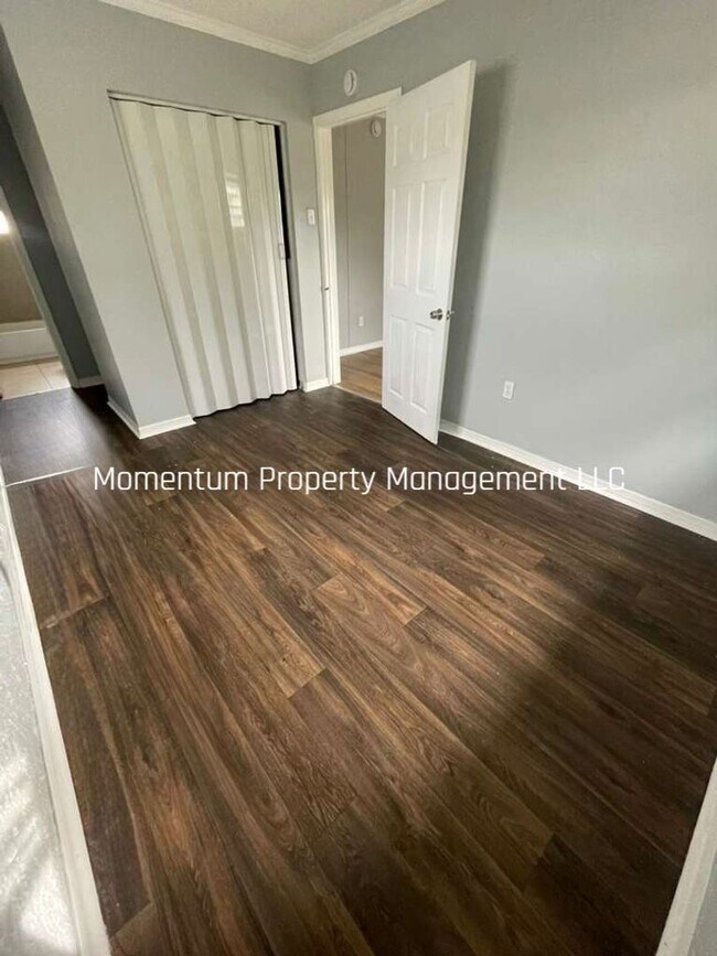 Building Photo - Cozy One Bedroom- Apply Today- FOR FREE!