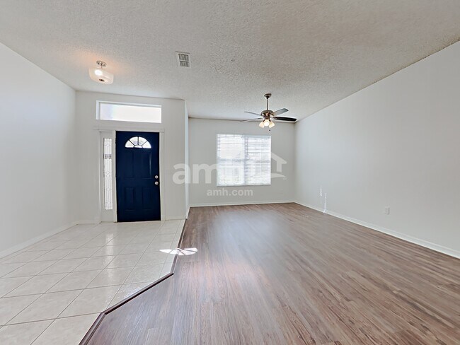 Foto del edificio - 623 Horseman Drive
