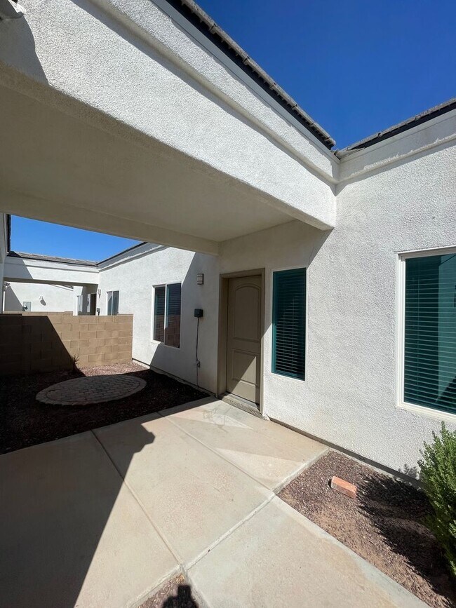 Building Photo - Amanecer Townhome in Somerton